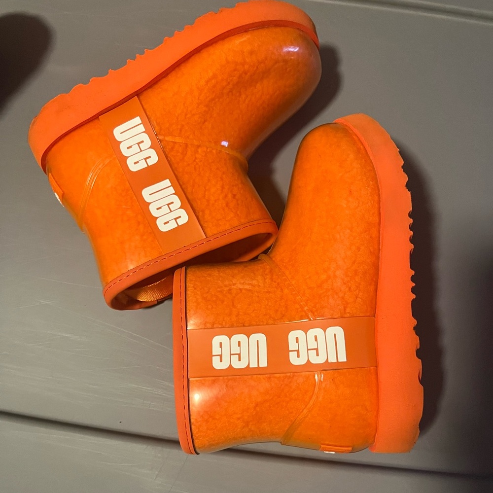UGGS